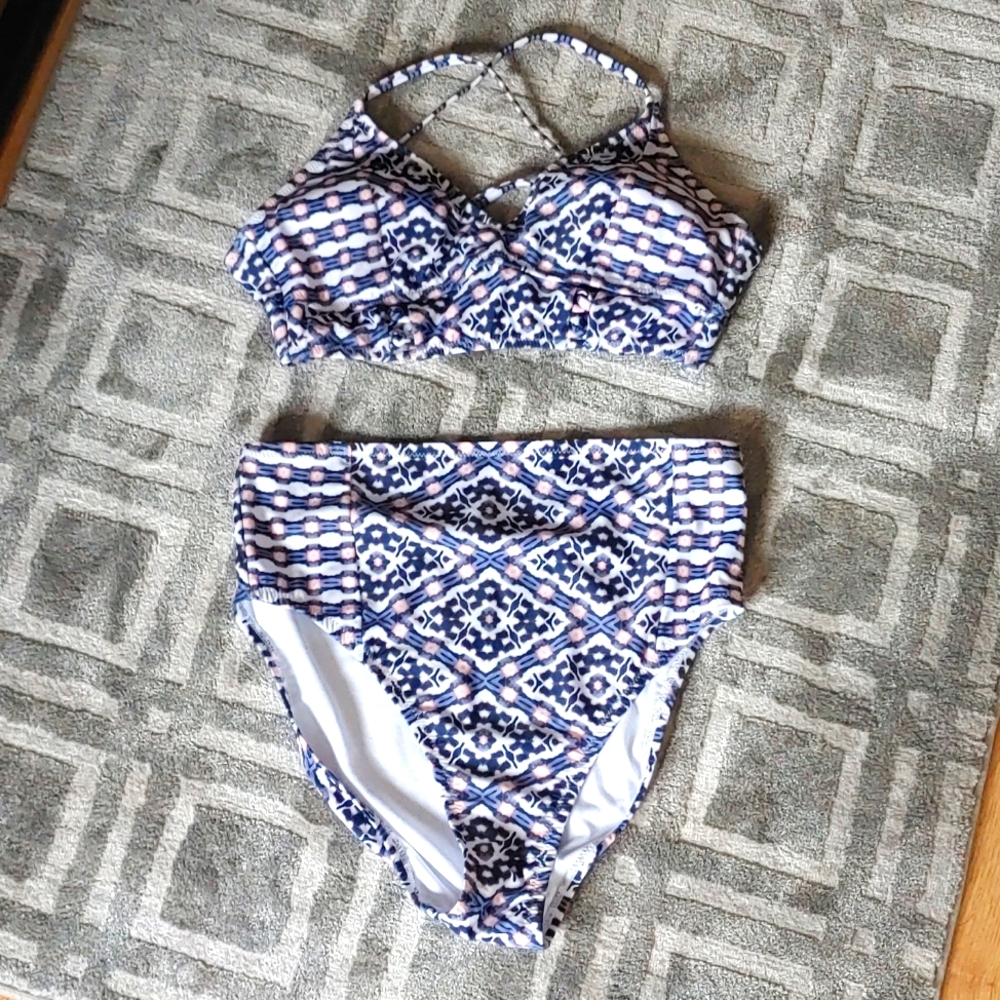 Jessica Simpson US M Two-Piece High Rise; High Coverage Bikini